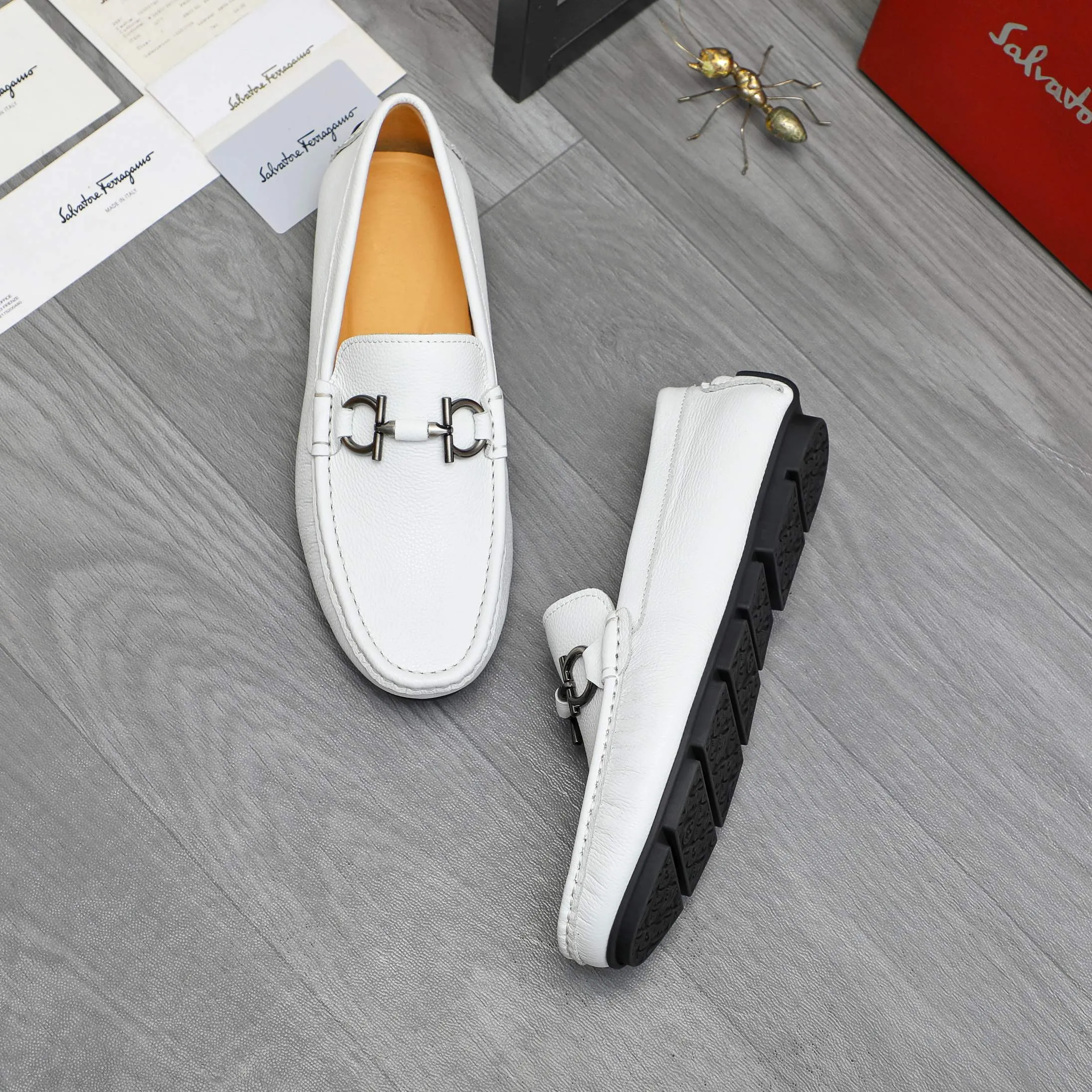 Men's shoes 💰p380 Product trademark: Ferragamo " Ferragamo ] Casual slip-on men's shoes Regular size: 38-45 Product material: Selected pebbled cowhide upper, pigskin lining, rubber outsole